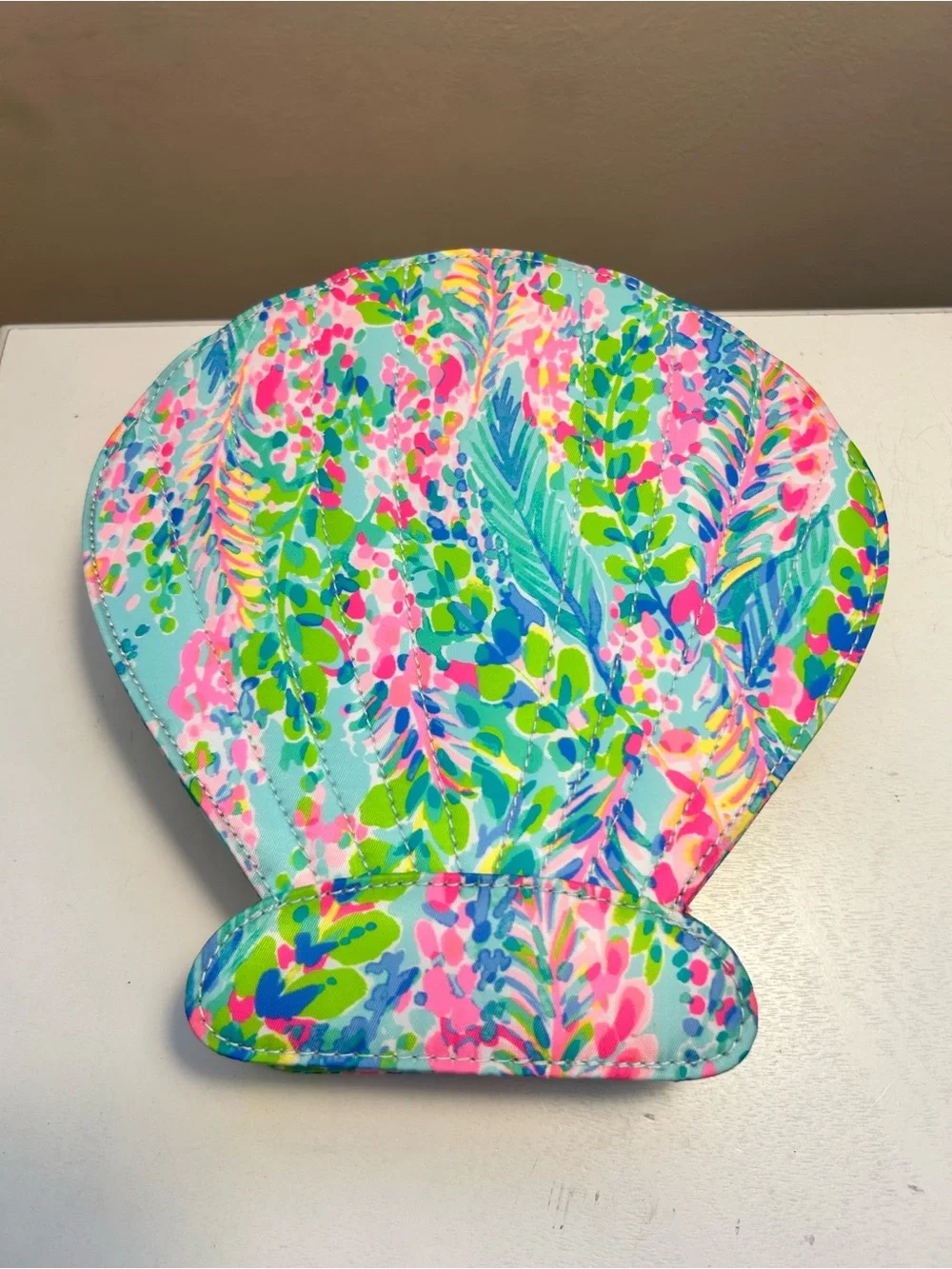 Lilly Pulitzer Shell Cosmetic Pouch with slots for brushes - Multicolor coastal